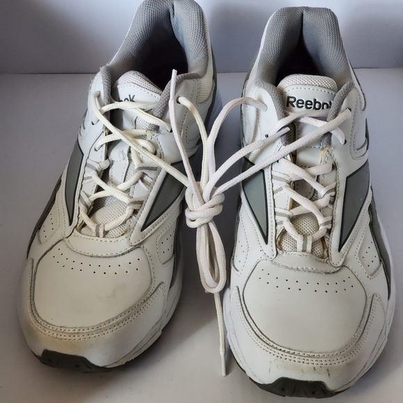 Reebok men's white w/grey stripe shoe 12 - Picture 3 of 13